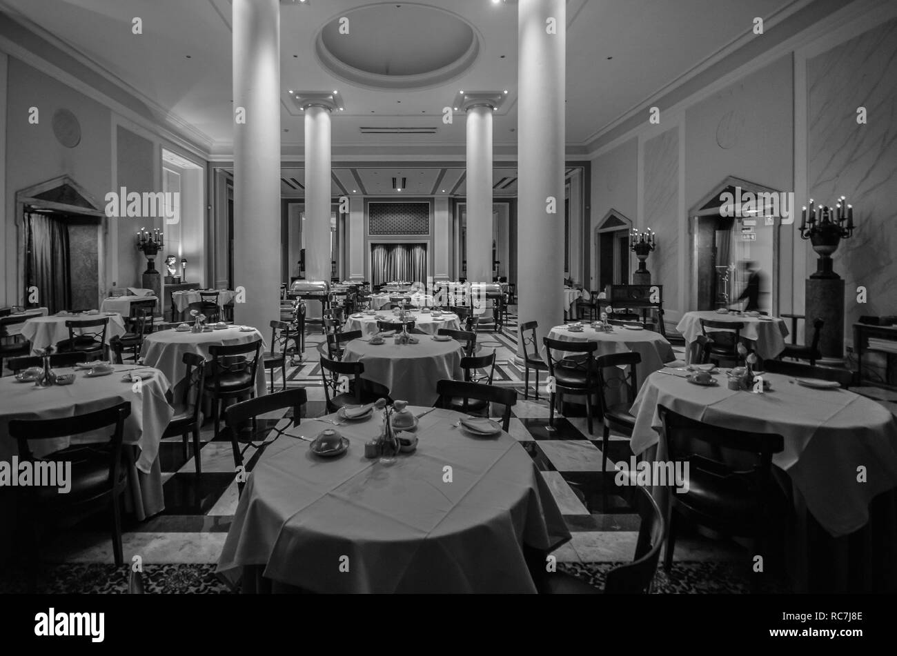 Speisesaal im berühmten Hotel Palacio die sowohl von deutscher und alliierter Spione während des Zweiten Weltkriegs stark frequentiert wurde, sowie Ian Fleming Stockfoto