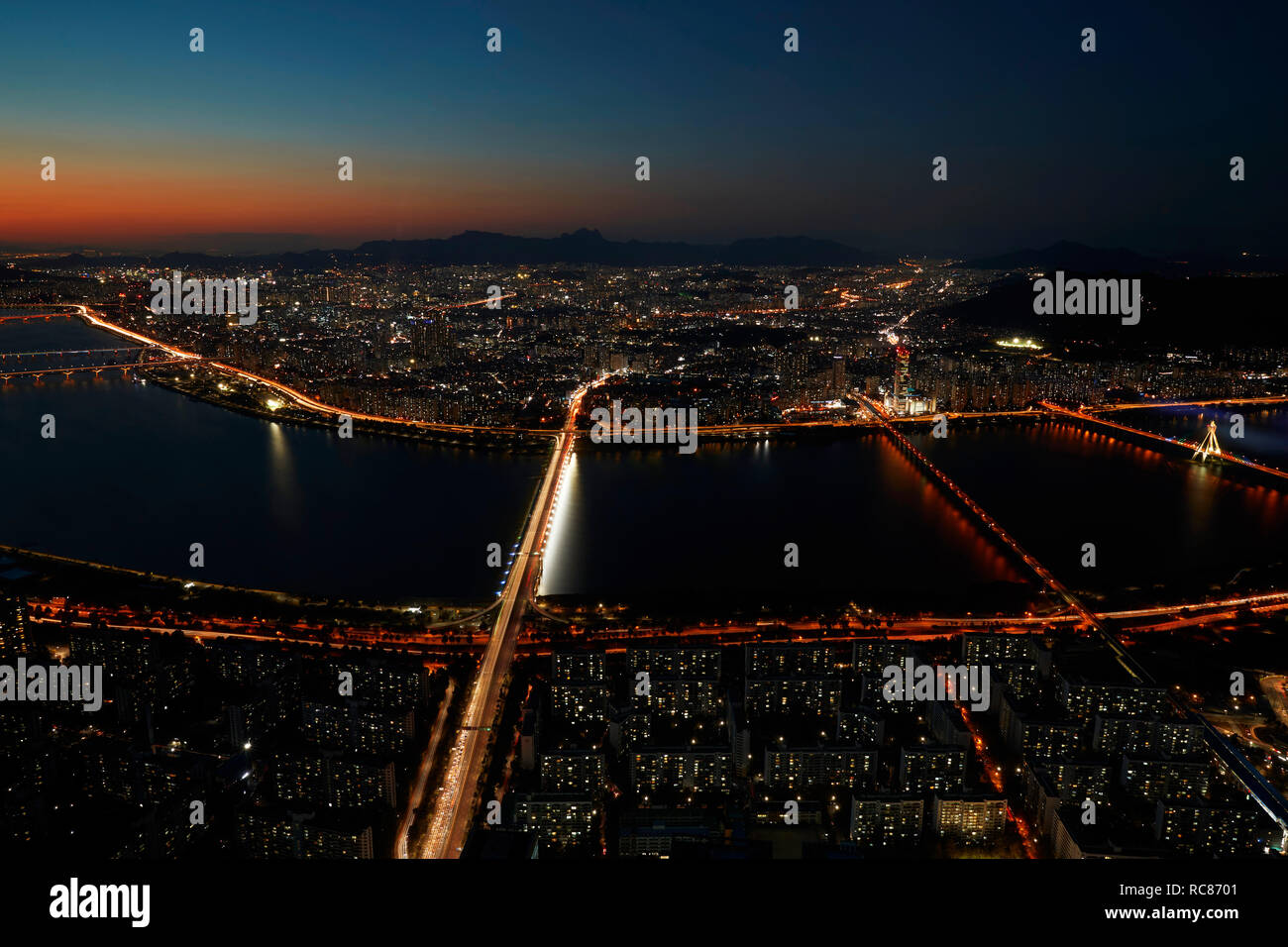 Stadtbild in der Dämmerung, Seoul, Südkorea Stockfoto