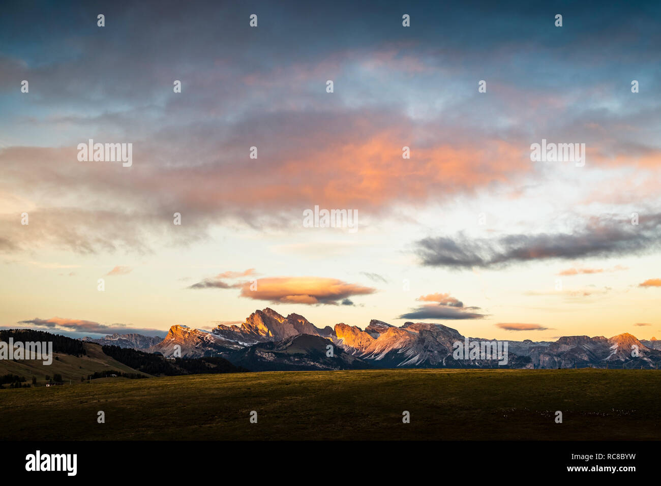 Schlern-Rosengarten auf der Seiser Alm, Dolomiten, Seiser Alm, Südtirol, Italien Stockfoto