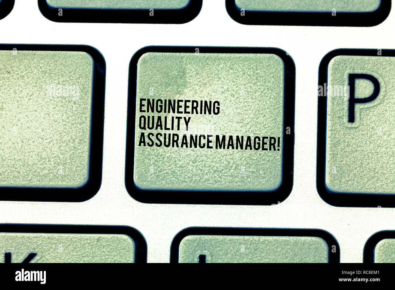 Handschrift text Engineering Quality Assurance Manager. Begriff Sinne Bewertung Produktions- Taste der Tastatur Absicht Computer einfügen und zugleich zu erstellen Stockfoto