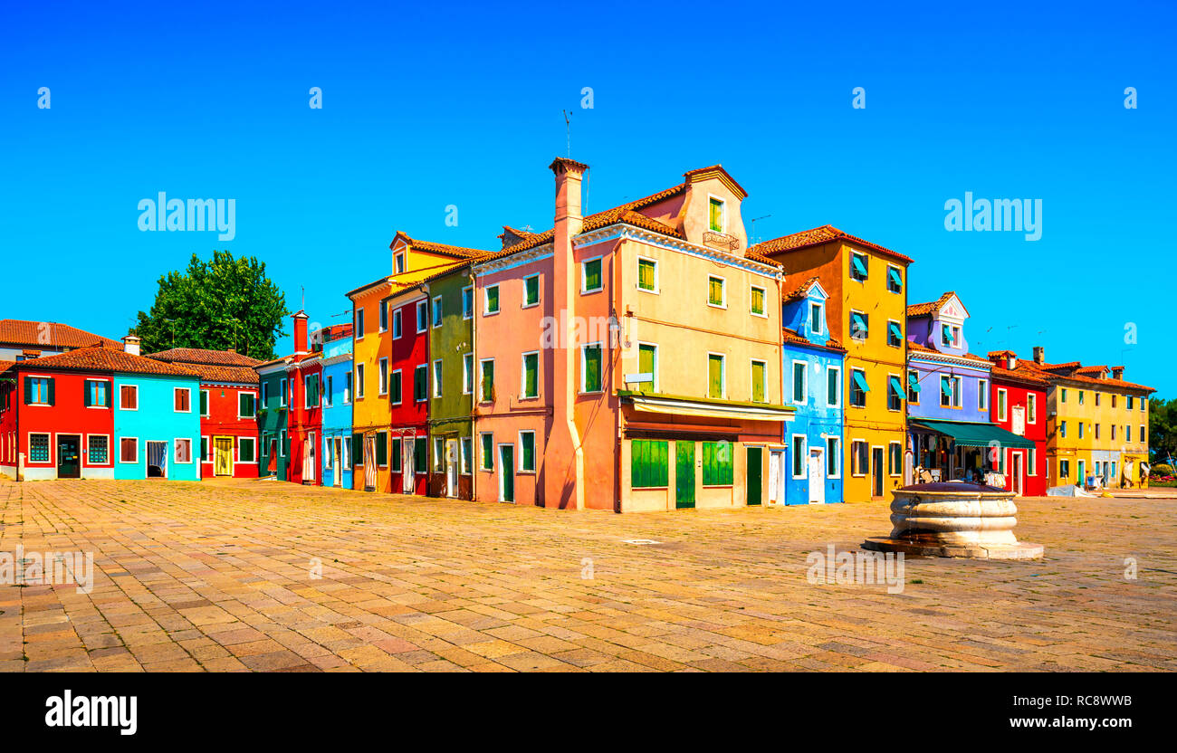 Wahrzeichen von Venedig, Burano Insel Square und bunten Häusern, Italien, Europa. Stockfoto