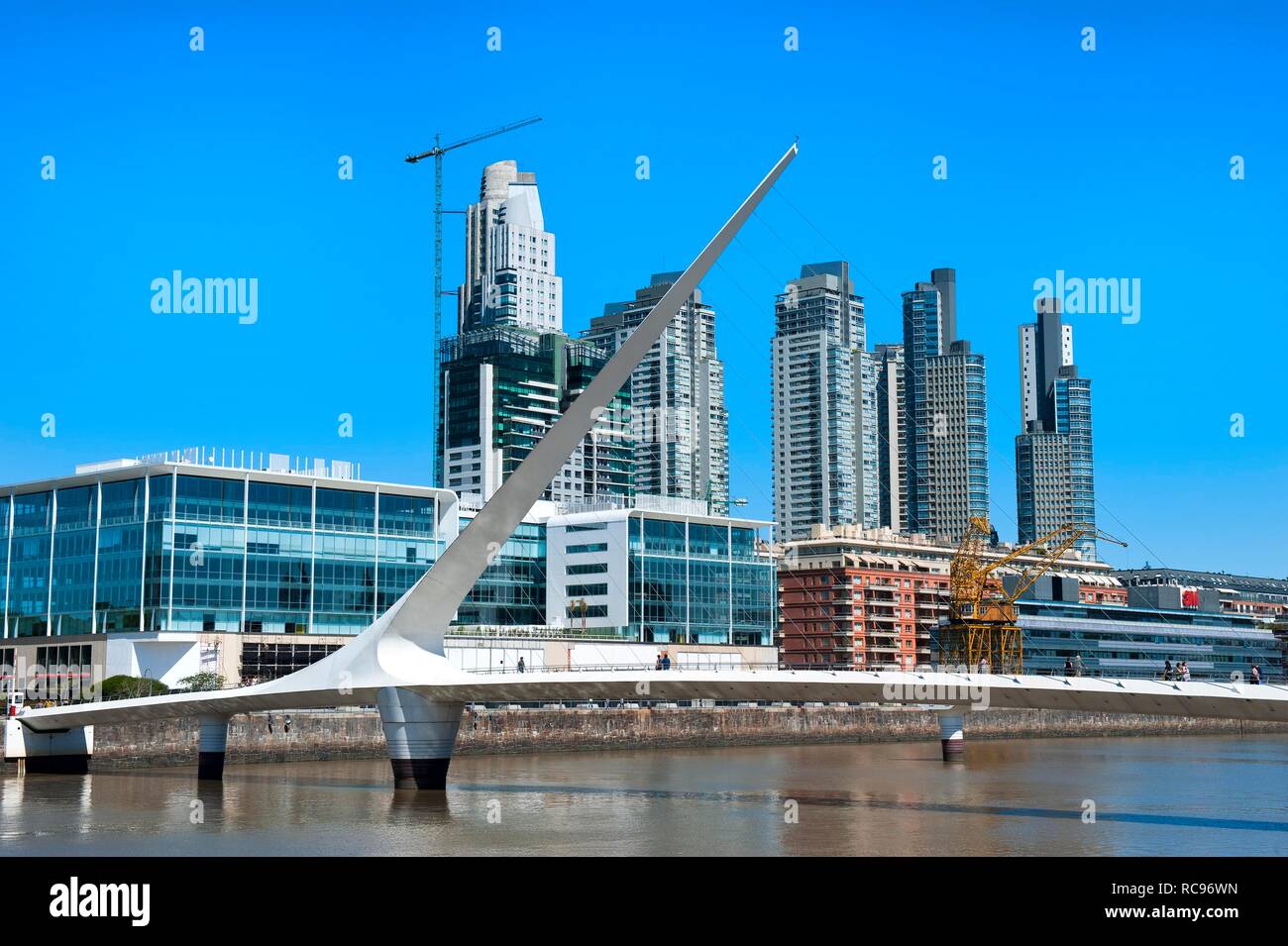 Puerto Madero und Puente de La Mujer, Buenos Aires, Argentinien, Südamerika Stockfoto