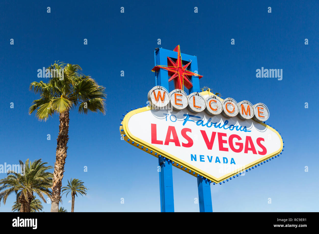 Willkommen im fabelhaften Las Vegas sign und Palmen. Stockfoto