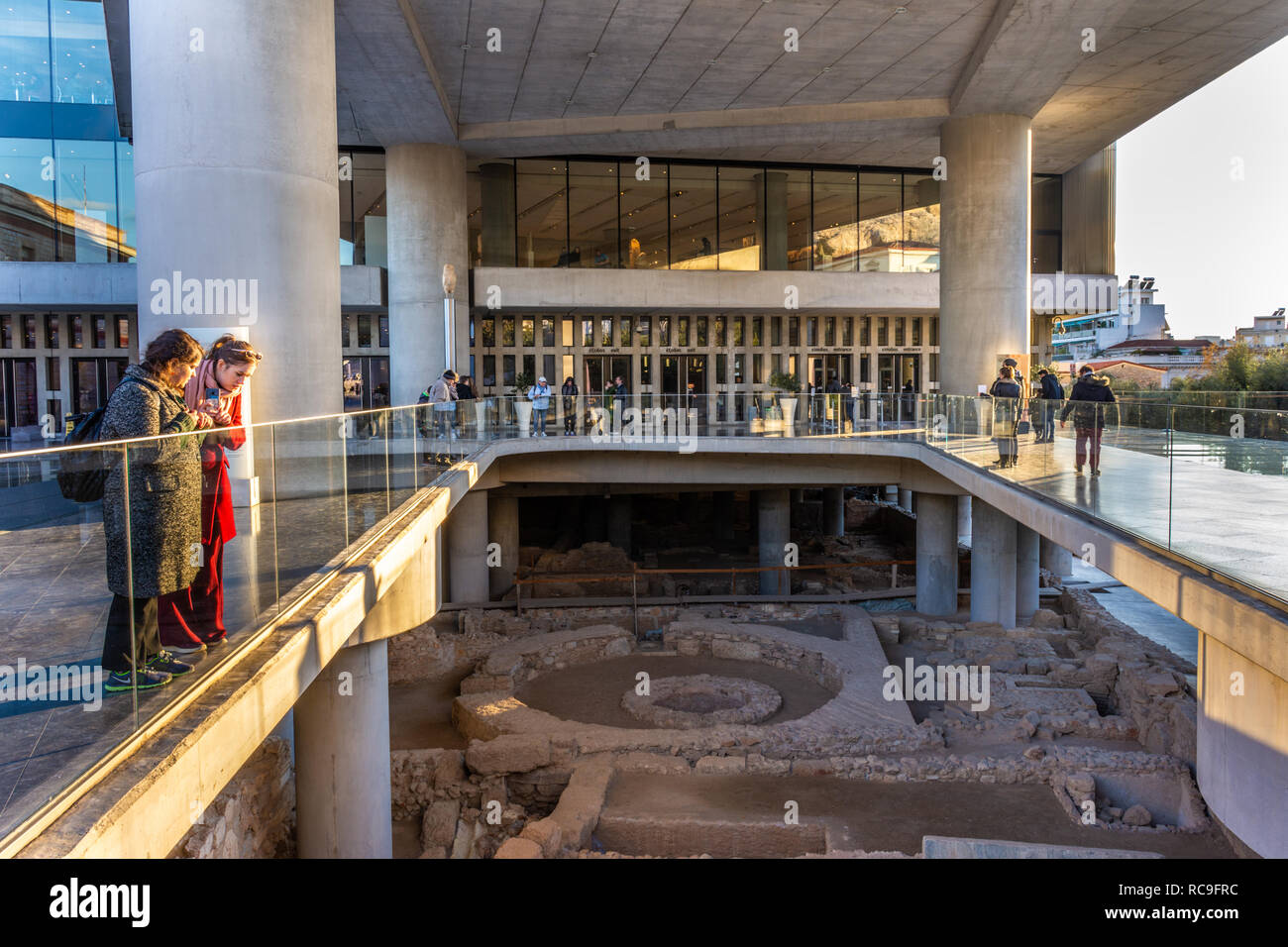 Eingang der Akropolis Museum in Athen, Griechenland Stockfoto