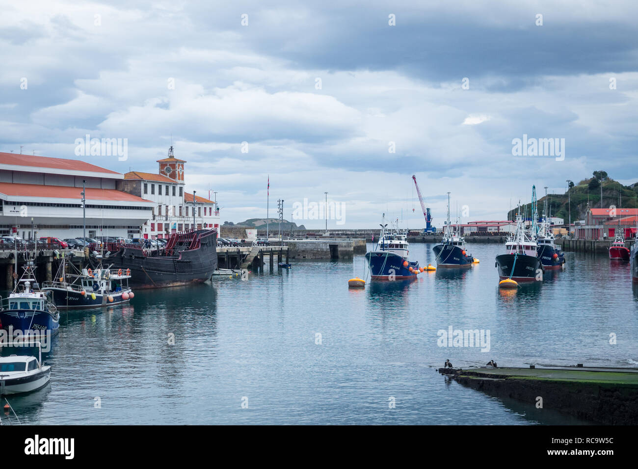 Fischerboote in der Stadt von Bermeo im Baskenland, Spanien Baskenland Stockfoto