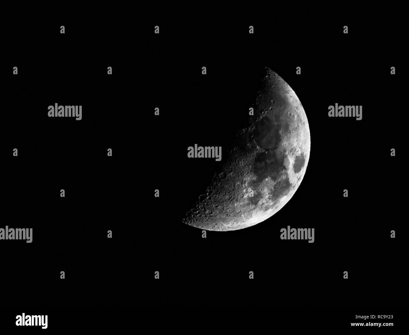 Crescent Moon bei Nacht Stockfoto
