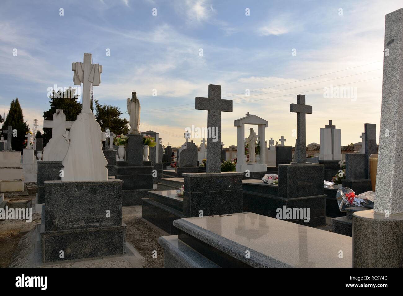 Statuen und Friedhöfe auf dem Friedhof Stockfoto