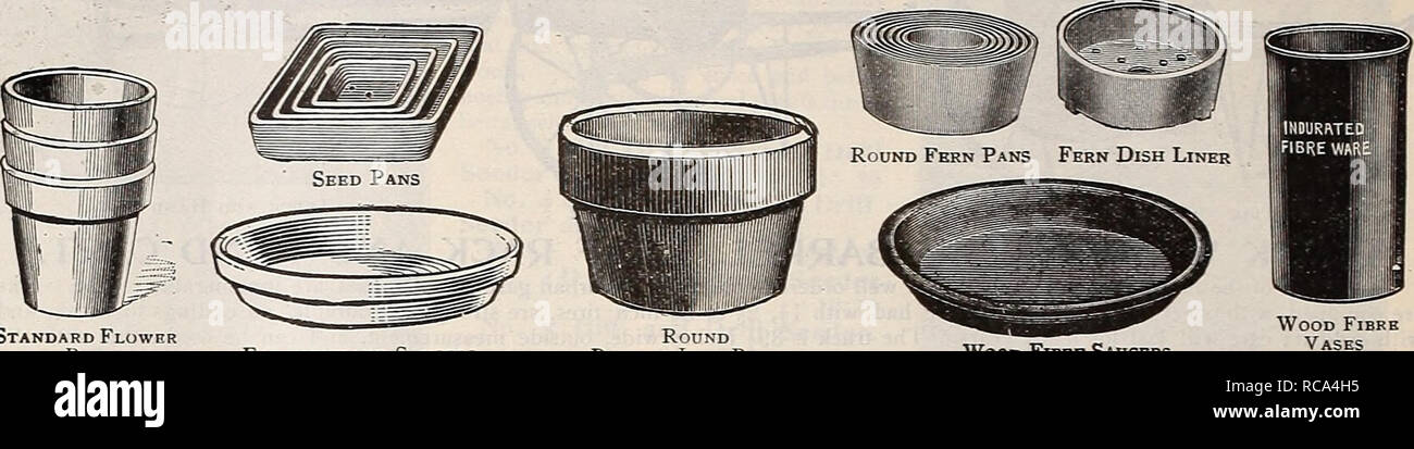 . Dreer's Garten Buch 1918. Samen Kataloge; Baumschulen Kataloge; Gartengeräte und Zubehör Kataloge; Blumen Samen Kataloge; Gemüse; Früchte Samen Samen Kataloge Kataloge. 254f? - IHENRrADREER PHIIAKIiPHlA^W GARTEN - VORAUSSETZUNGEN, Blumentöpfe, Untersetzer, Pfannen, Orchid Körbe und Vasen. Standard Blumentöpfe Steingutbehälter Runde Lampe oder Lily Pfannen Holzfasern Untertassen Größen 2 2} 2. V3n Voll in die Messung. 100. iO 73.,! 75. 85.. 1 00 .. &Gt;. Jede. Dutzend. in.. also 01... SO 10 ... 1.. 10 ... '2 12 ... * .. 2.. 13... 2.. 17... 3.. 22... "... 3.. 24... 1000. Â ¢ 6 75 6 75 7 65 9 00 1 30. Stockfoto