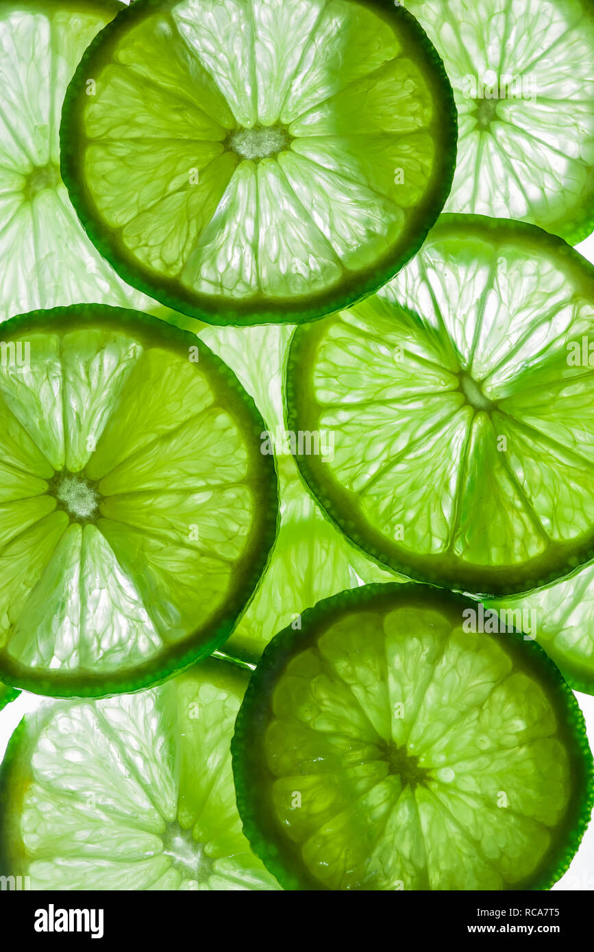 Hellen Hintergrund mit Zitrusfrüchten von Kalk, Scheiben, Hintergrund Stockfoto