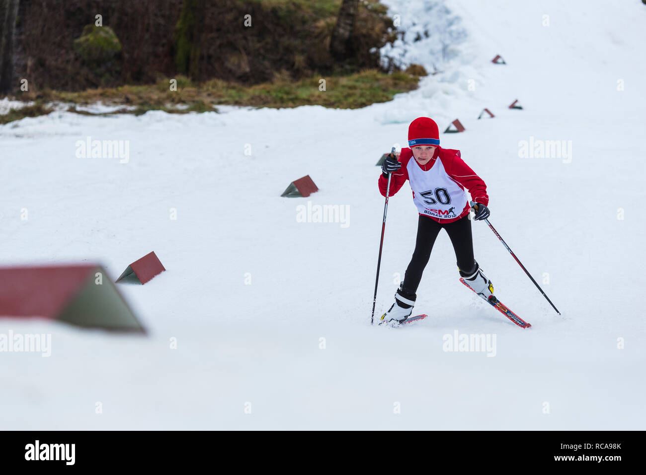 Junge, Skifahren Stockfoto