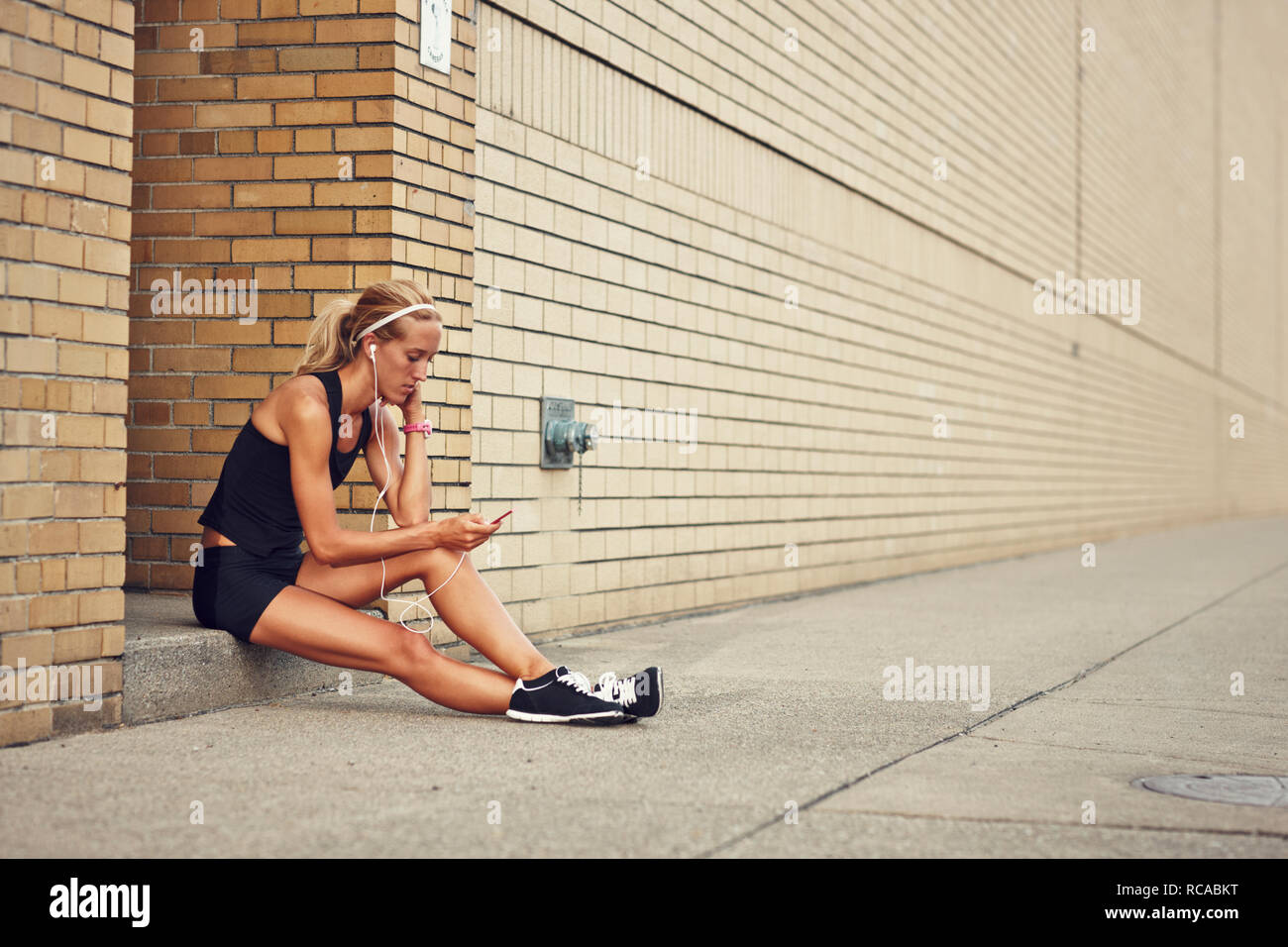 Junge Frau mit MP3-player Stockfoto