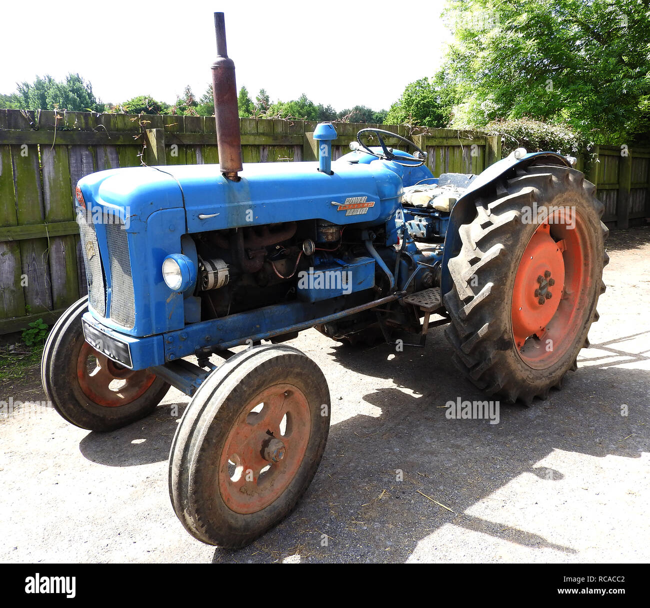 Ford Traktoren in Großbritannien. Eine Arbeitsgruppe Fordson Power Major Traktor hergestellt im Classic, classicalDagenham, England (1958-1961) Stockfoto