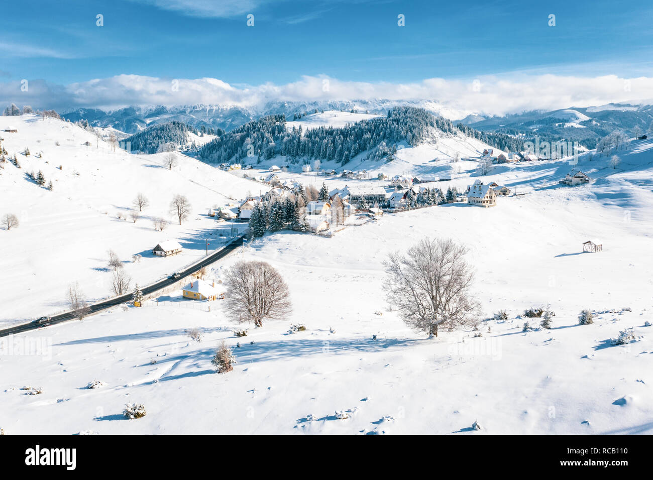 Fundata Dorf in den Karpaten im Winter Stockfoto