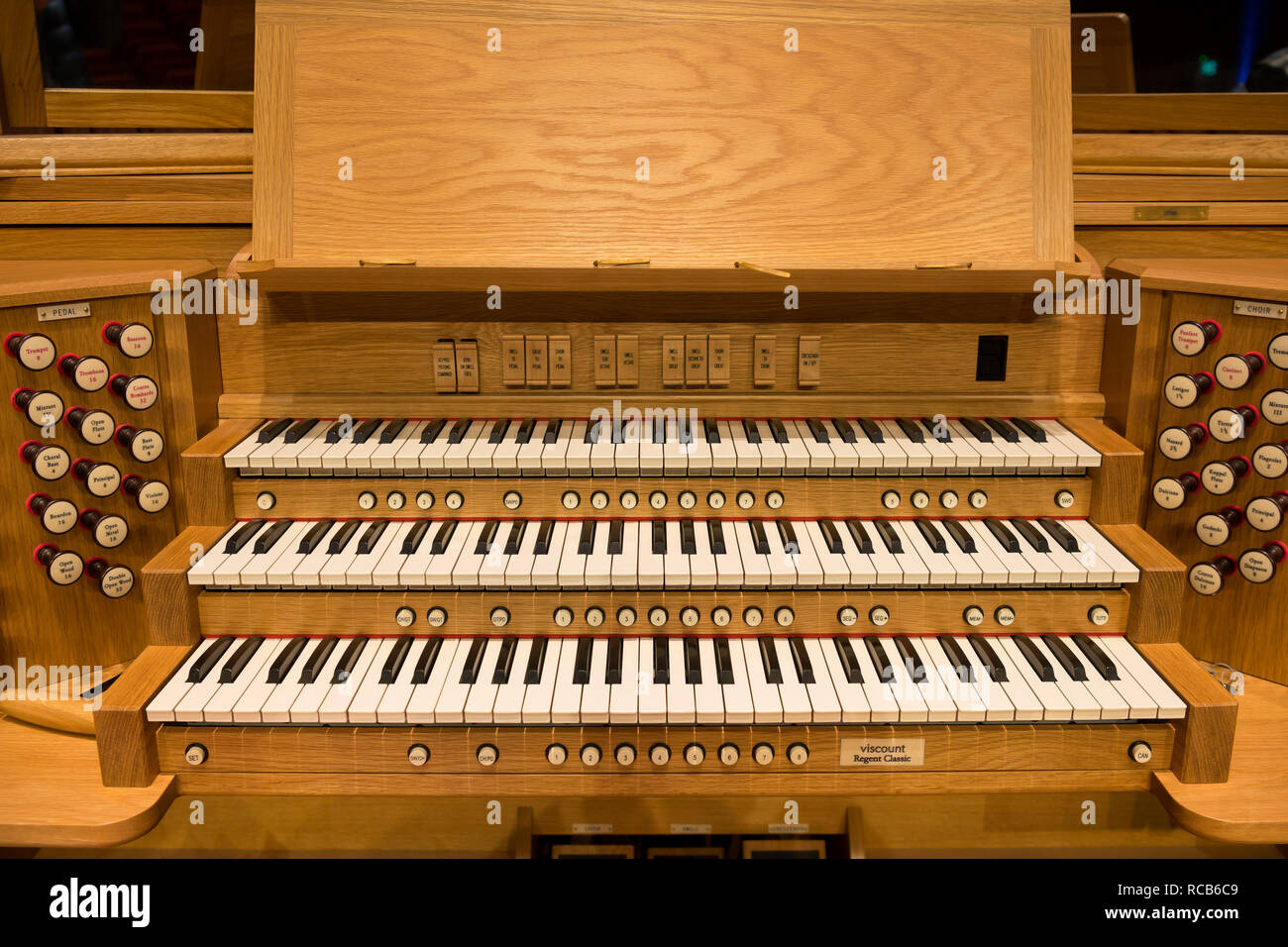 Eine Nahaufnahme eines modernen elerctric Orgel. Stockfoto