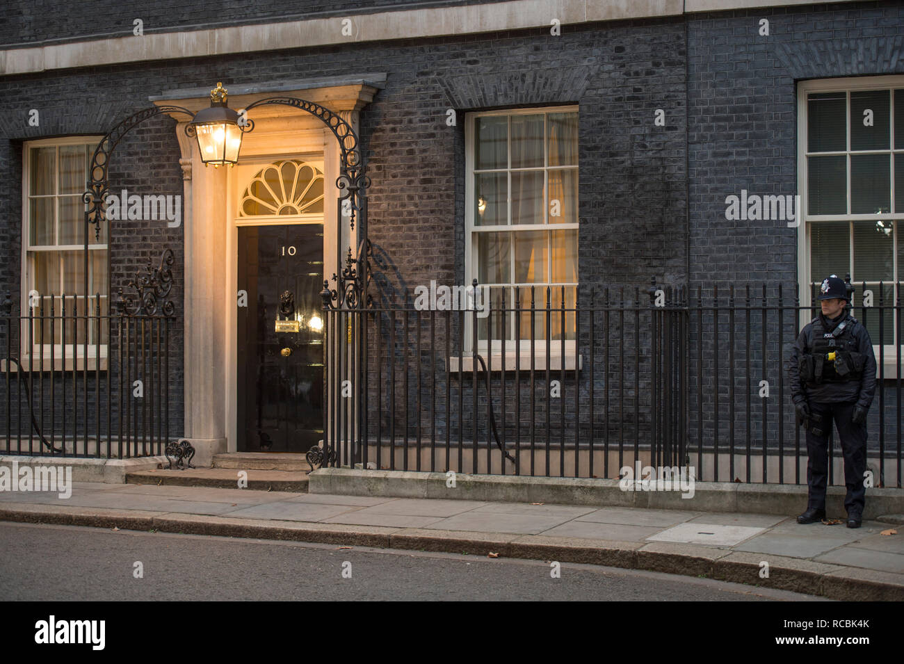 Downing Street, London, UK. 15. Januar 2019. Am frühen Morgen in der Downing Street vor der wöchentlichen Kabinettssitzung. Credit: Malcolm Park/Alamy Leben Nachrichten. Stockfoto