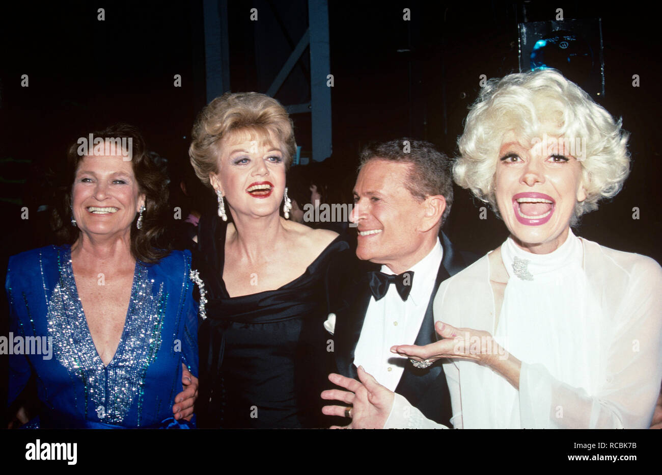 *** Foto *** Carol Channing hat sich bei 97 Coleen Dewhurst, Angela Lansbury, Jerry Herman und Carol Channing während der 43. jährlichen Tony Awards gingen an 06/04/1989 bei Lunt-Fontanne Theater & New York Hilton in New York City. Quelle: Walter McBride/MediaPunch Stockfoto