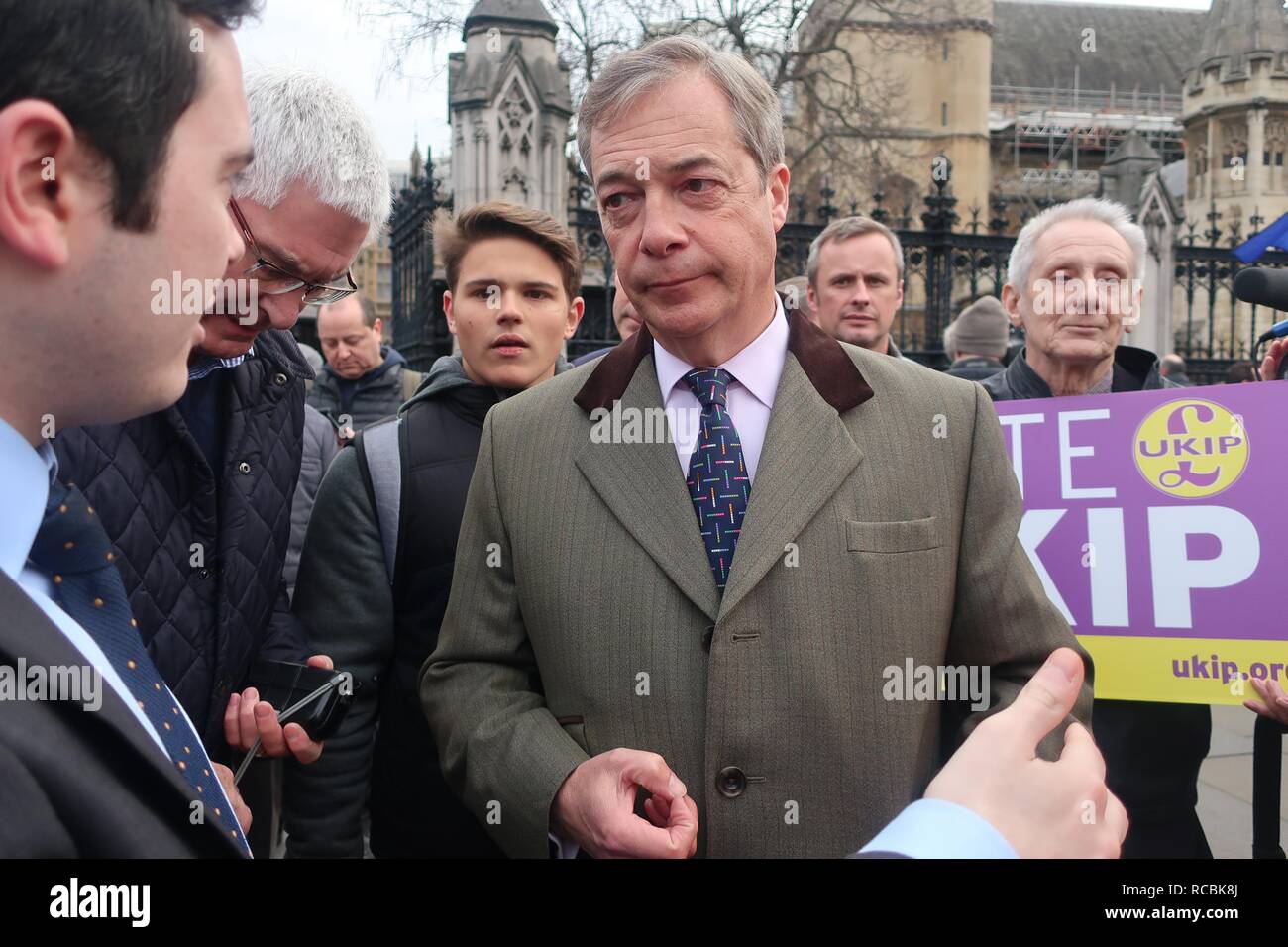 London.UK. 15. Januar 2019. Nigel Farage im Parlament kommt, um sich zu nehmen bedeutet, dass Protest auf Brexit Debatte Tag verlassen. Credit: Brian Minkoff/Alamy leben Nachrichten Stockfoto