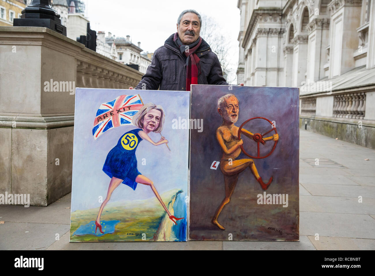 London, Großbritannien. 15. Januar, 2019. Satirische Künstler Kaya Mar steht außerhalb der Downing Street mit Gemälden von Premierminister Theresa May und Führer der Opposition Jeremy Corbyn am Tag der Abstimmung im Unterhaus auf Premierminister Theresa's Mai vorgeschlagenen endgültigen Rückzug Brexit Vereinbarung. Credit: Mark Kerrison/Alamy leben Nachrichten Stockfoto