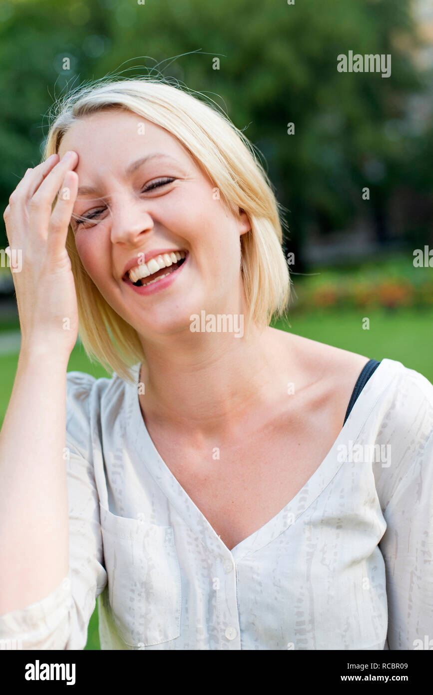 Porträt der jungen Frau, lachen Stockfoto