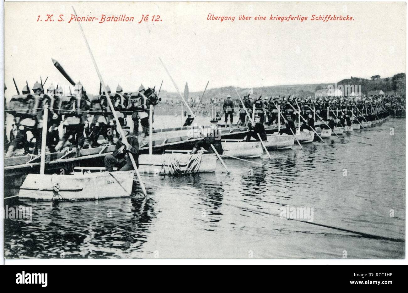 11161--1910-1. Königlich Sächsisches Pionier-Bataillon Nr. 12 - Durchdeklinierten über eine kriegsfähige Schiffsbrücke - Stockfoto