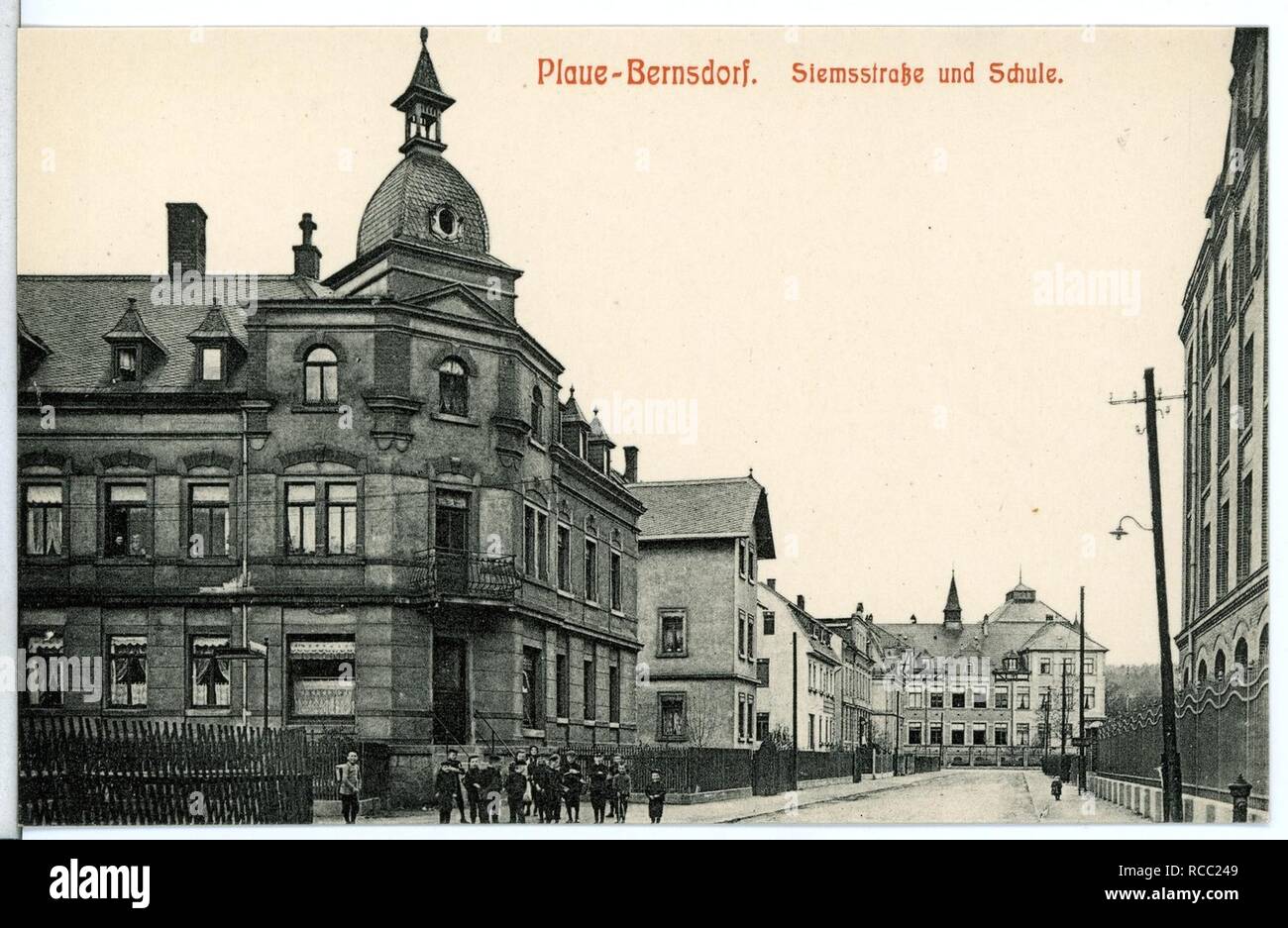 12089 - Plaue-Bernsdorf-1910-Siemsstraße und Schule - Stockfoto