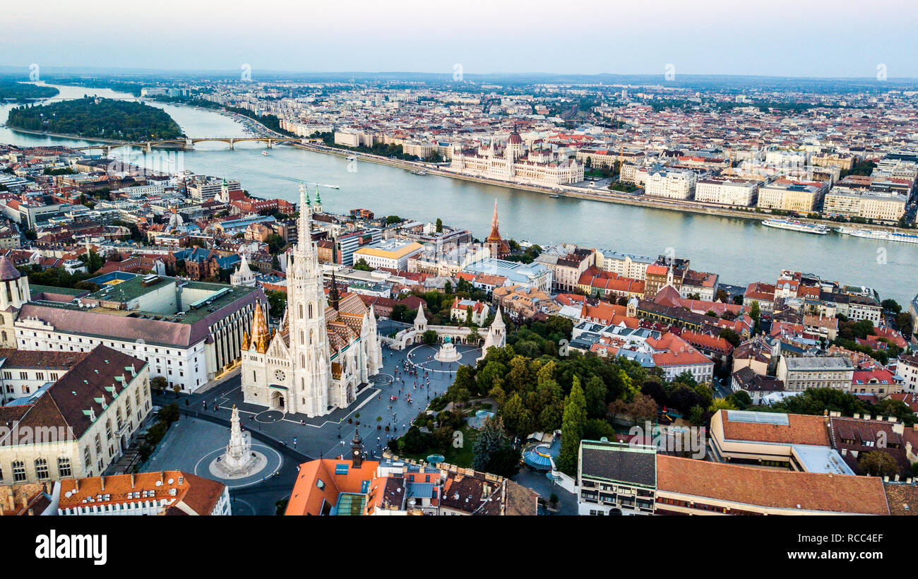 Die Fischerbastei, die Matthiaskirche oder Mátyás Templom, Budapest, Ungarn Stockfoto Die Fischerbastei, die Matthiaskirche oder Mátyás Templom, Budapest, Ungarn Stockfoto