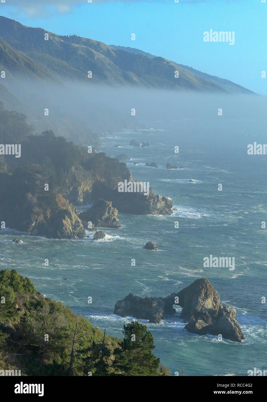 Einen herrlichen Blick auf den Ozean in der Nähe von Big Sur, Kalifornien, entlang des Pacific Coast Highway Stockfoto