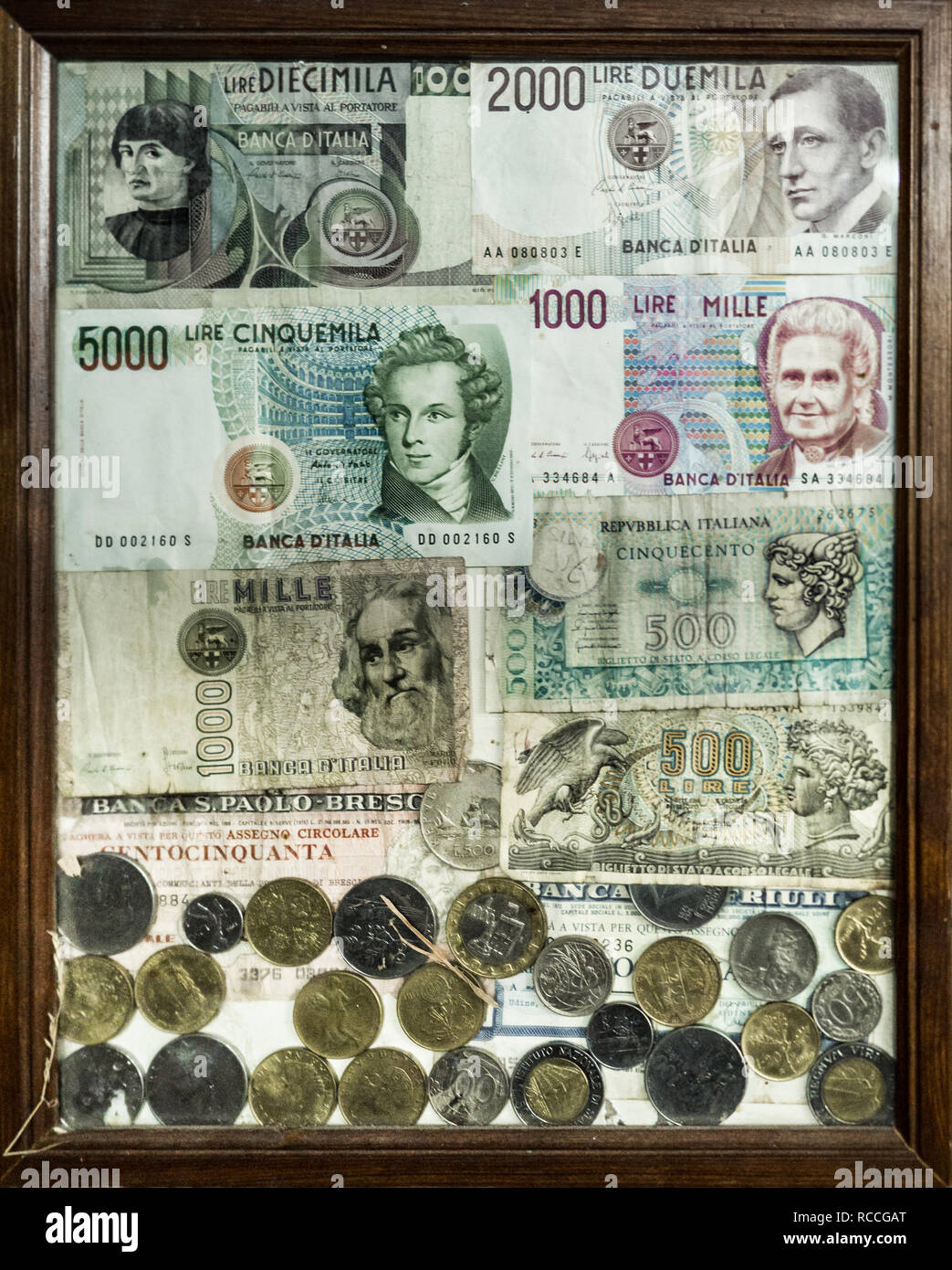 Kann Man Alte Türkische Lira Noch Umtauschen Ausstellung von Banknoten und Münzen des "Lira", die italienische