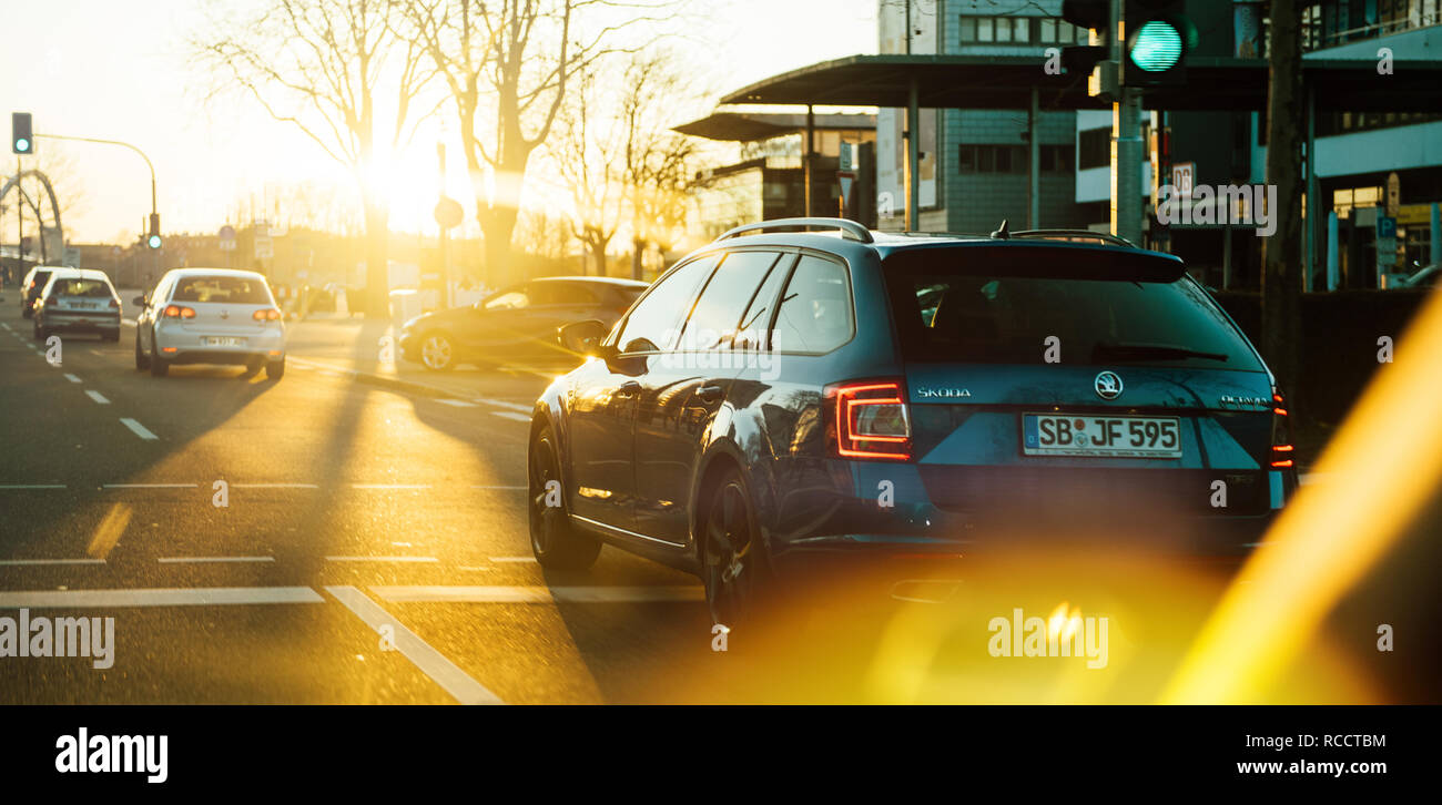 Kehl Deutschland 25 02 18 Ansicht Der Ruckseite Des Schonen Blau Lackiert Skoda Octavia Kombi Auto Auf Dem Deutschen Strasse Bei Sonnenuntergang Stockfotografie Alamy