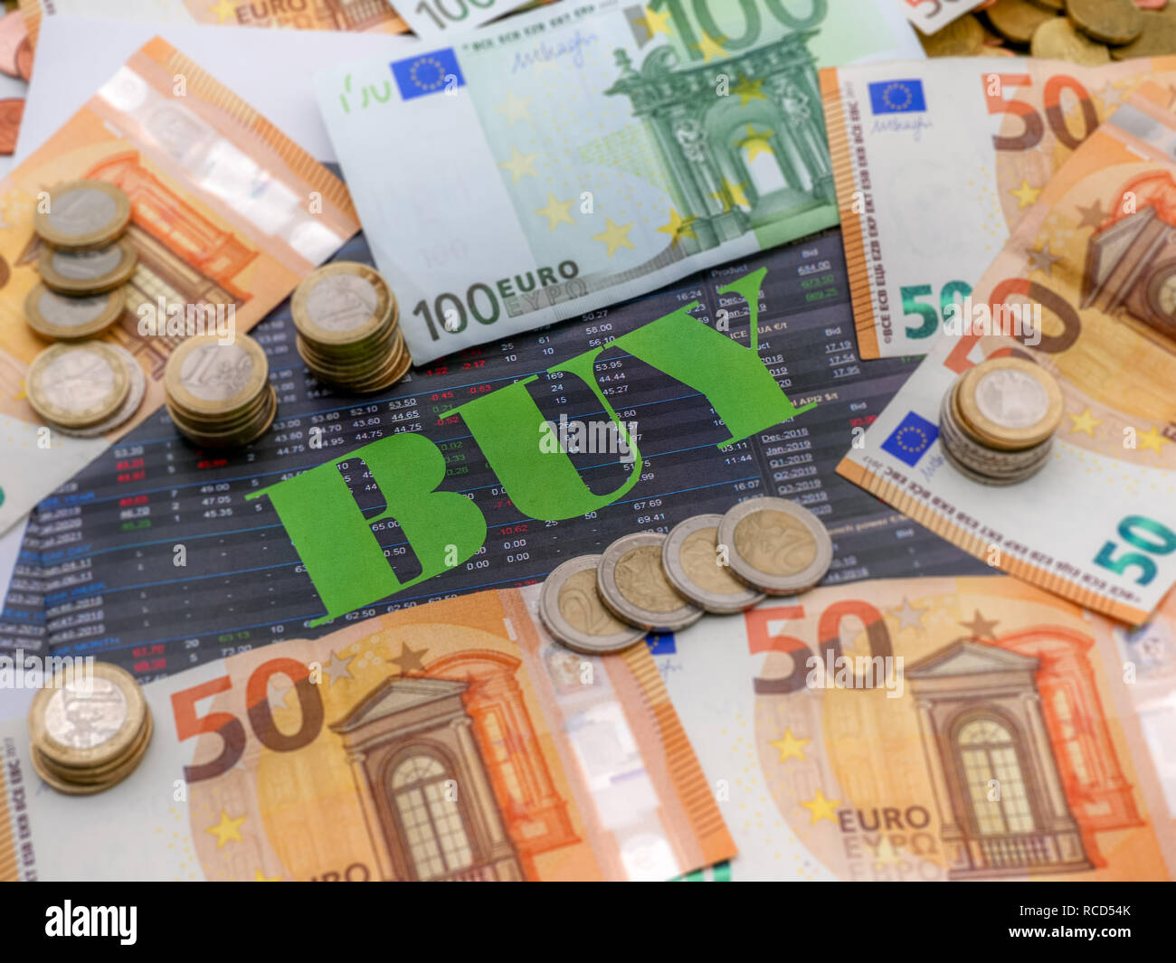 Bild von Geld und das Wort kaufen auf Papier Stockfoto