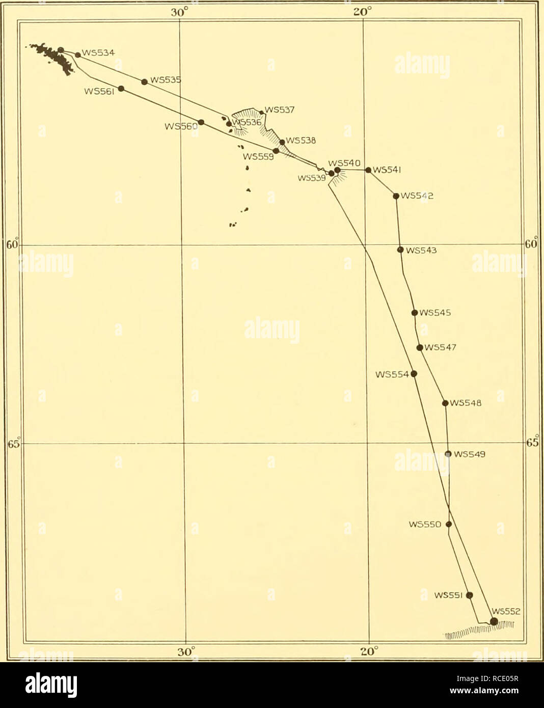 . Entdeckung berichten. Discovery (Schiff); Wissenschaftliche Expeditionen; Ocean; Antarktis; Falkland Inseln. 94 Entdeckung berichten das Phytoplankton bei Sts. 532 und 533 beschrieben, als Mischung zwischen den beiden Arten von Weddell Meer Wasser. Diese Serie der Beobachtungen ist unzureichend tlie Punkt definitiv zu regeln. Die letzte Station auf dieser Leitung gearbeitet, St. 536 nord-östlich von Clarence Island,. Abb. 46. Anschluss Tabelle, in der die Positionen der Stationen im östlichen Weddellmeer durch die R.R.S. "William Scoresby", Januar-Februar 1931. Eine flora Merkmal der besonderen Art präsentiert Stockfoto
