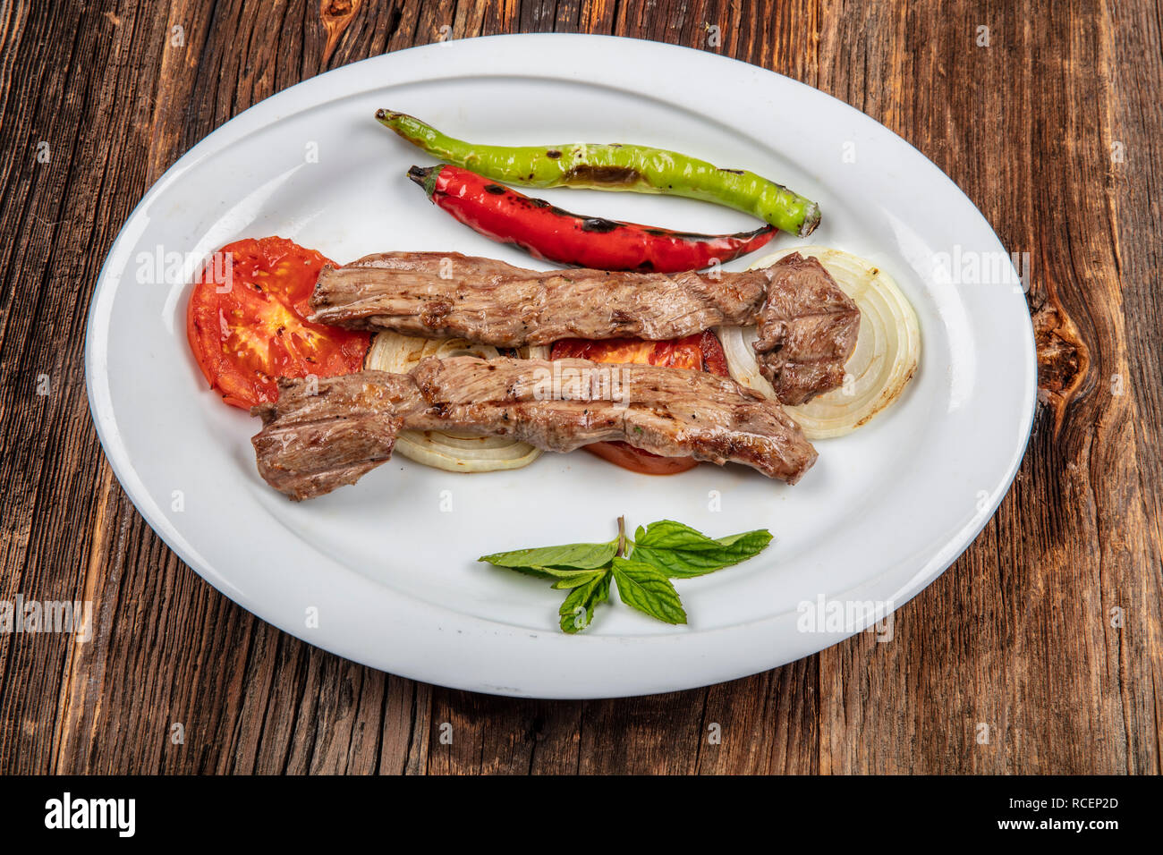 Traditionelle türkische Gerichte, gegrilltes Fleisch, Lamm Rippe (Lamm