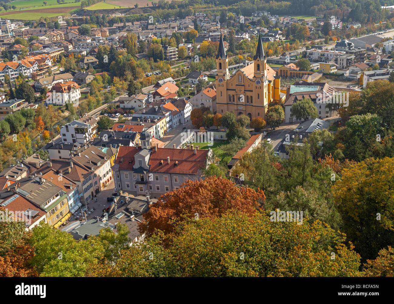 Blick auf die Pfarrkirche in Bruneck, Südtirol Stockfoto