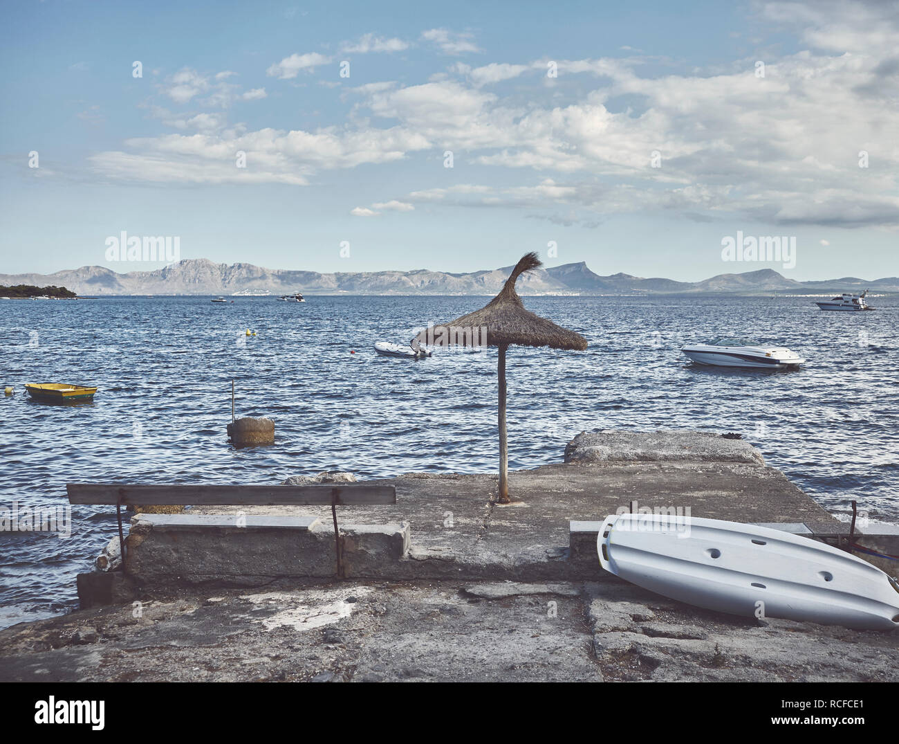 Entspannen Sie an der Küste von Mallorca, Farbe Tonen angewendet, Spanien. Stockfoto