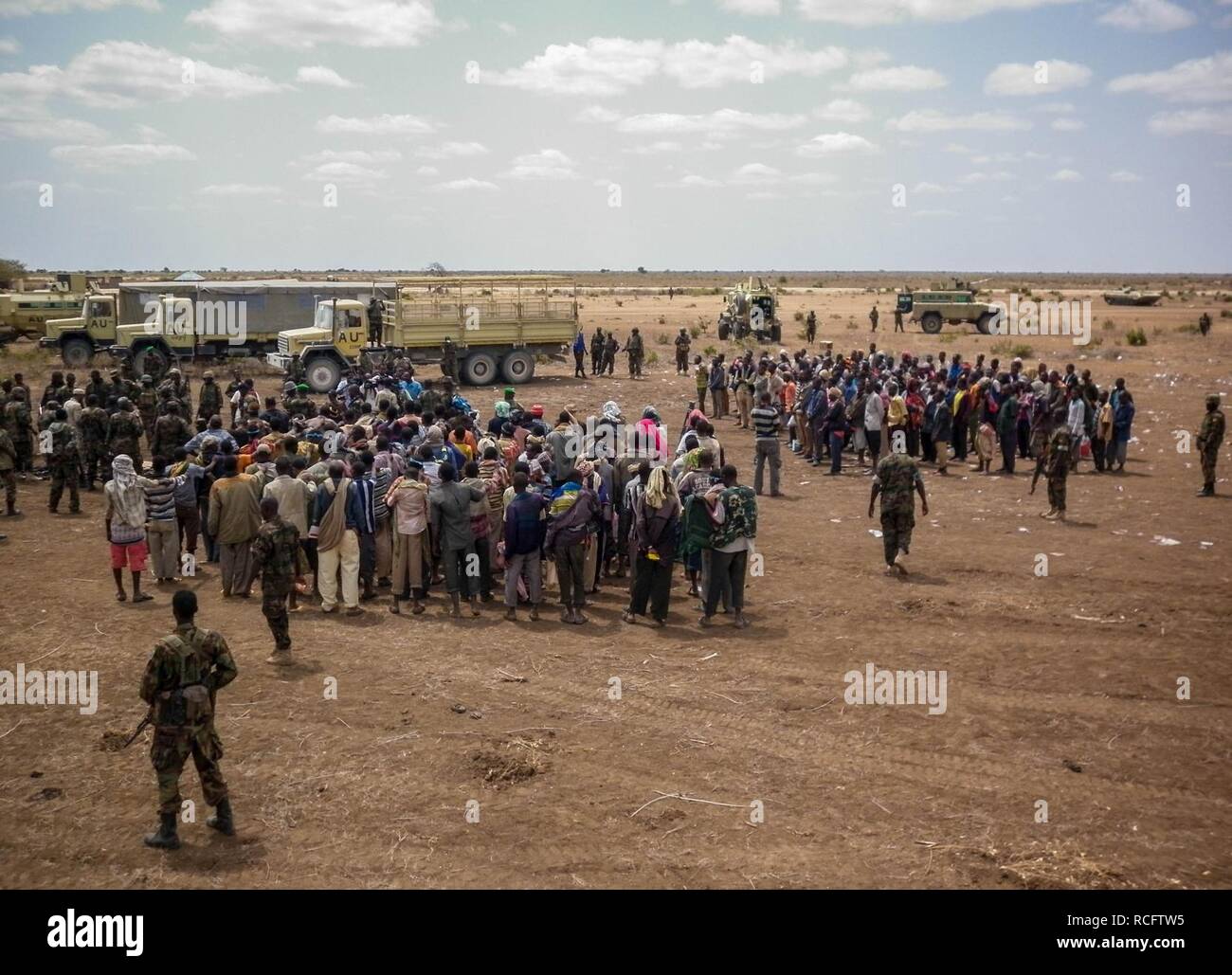 Al Shabaab Kämpfer ausrücken und die Waffen niederlegen, 03 (8019356109). Stockfoto