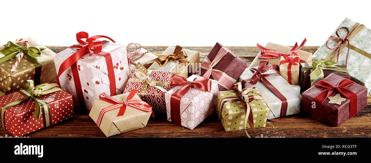 Panorama Banner mit Weihnachtsgeschenke in bunten Geschenk verpackt Boxen mit Bogen gebunden Stockfoto