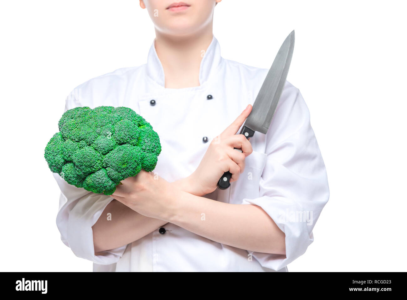 Brokkoli und einem scharfen Messer in den Händen der Köchin close-up auf weißem Hintergrund Stockfoto