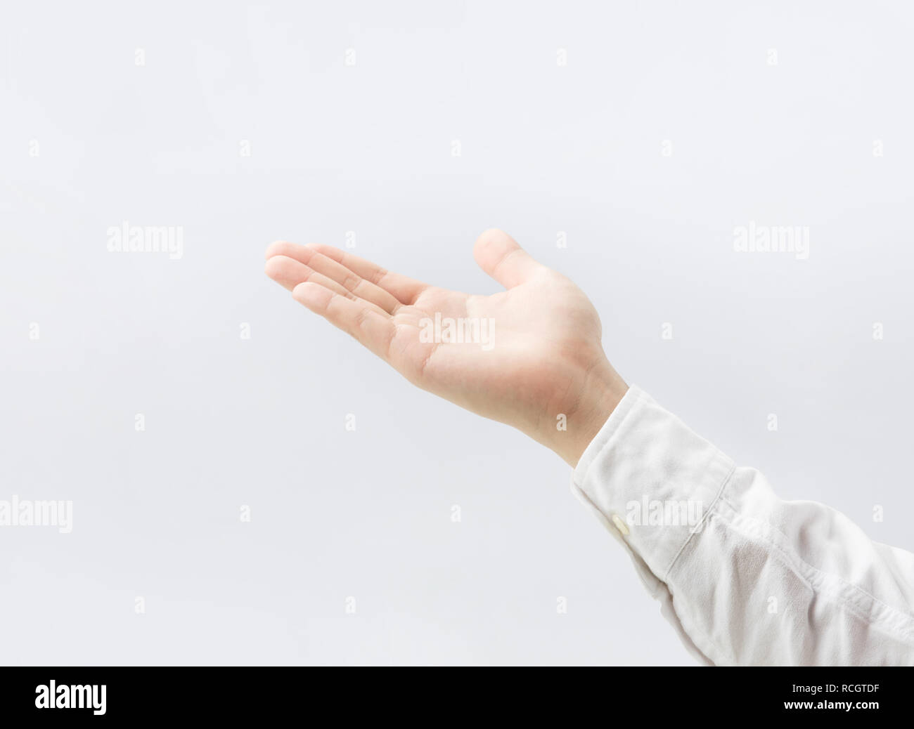 Schließen Sie Palm männliche Hand auf Weiß. isolierte Images Stockfoto