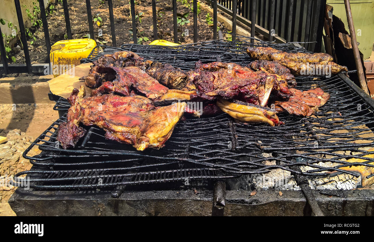Nahaufnahme Fleisch als Straße essen, Niamey, Niger zu gegrilltem Stockfoto