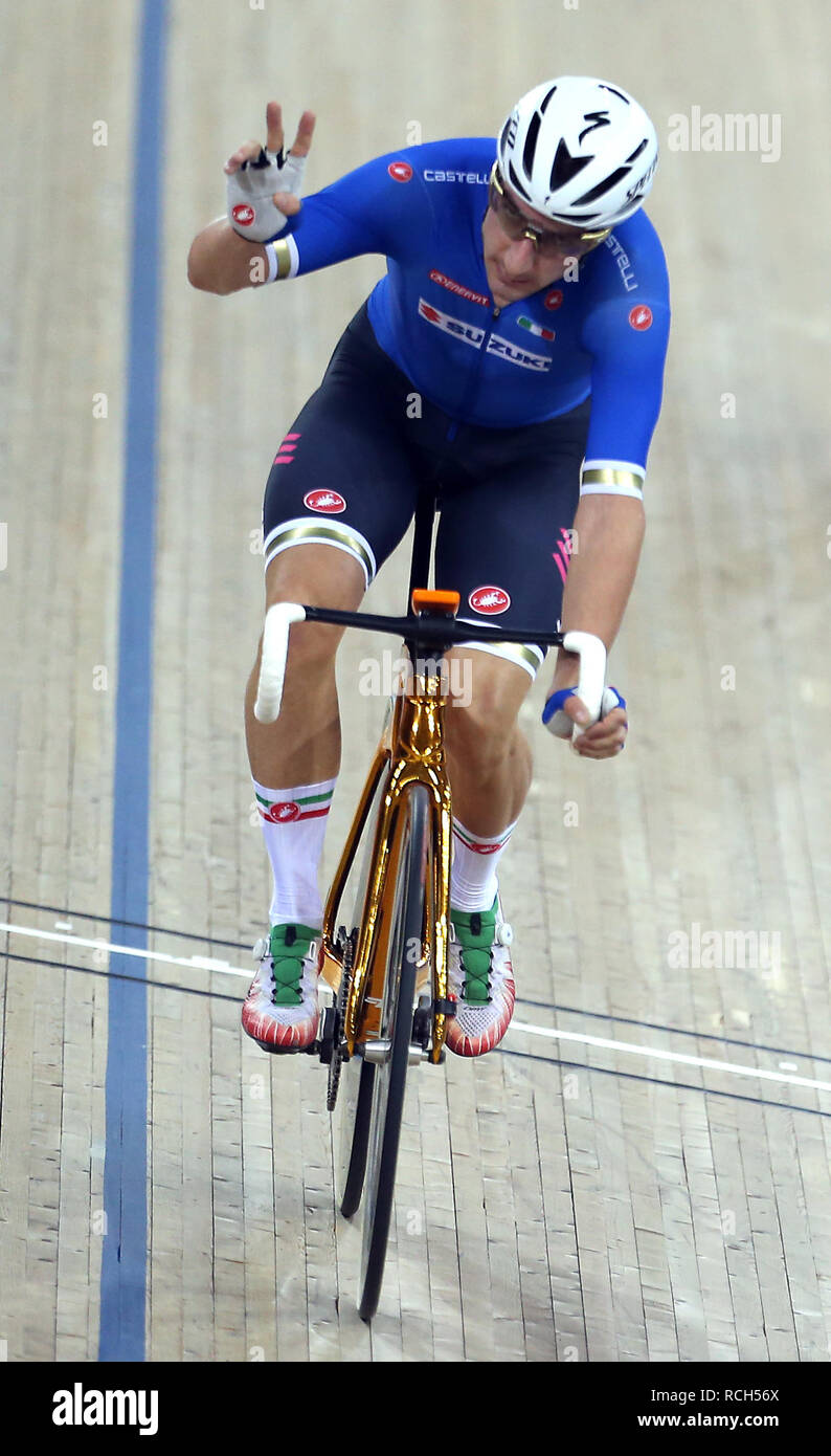 Elia Viviani von Italien während Tag drei der Tissot UCI Track Cycling World Cup bei Lee Valley VeloPark, London. Stockfoto