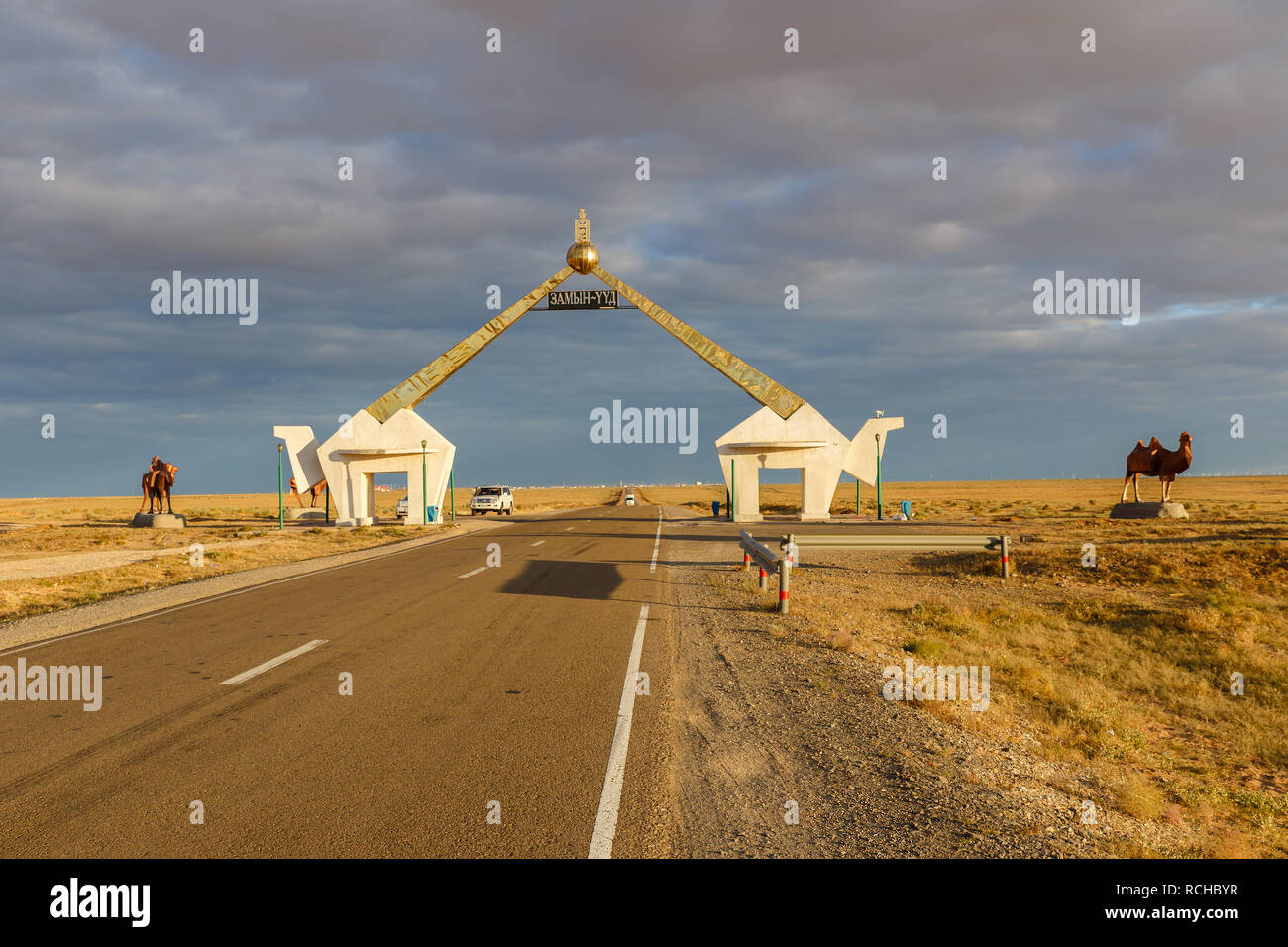 Zamiin-Uud, Mongolei - September 22, 2018: ein Zeichen der Benennung der Stadt Zamiin-Uud. Eine Stadt in der Mongolei, an der Grenze zu China entfernt Stockfoto