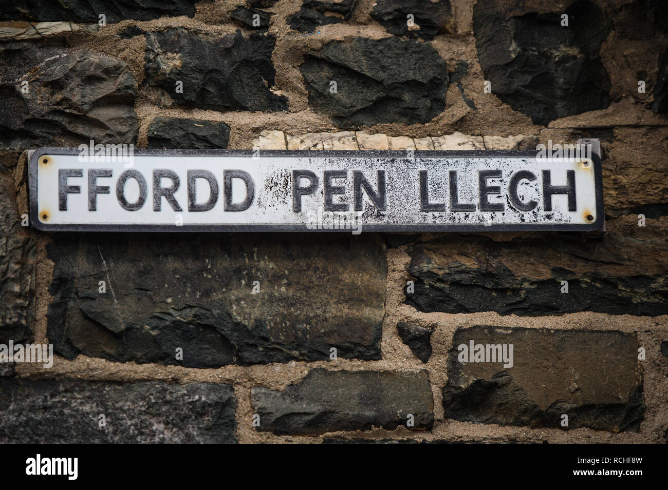 Ffordd Pen Llech, Harlech, Gwynedd, die Anwohner wieder behauptet die steilste Straße der Welt zu sein, und eine Bewerbung für diese statuus mit dem Guinness Buch der Rekorde die steilste 10-Meter-Sektion [die entscheidende Distanz für den Weltrekord] ist 39.25% Januar 2019 Stockfoto