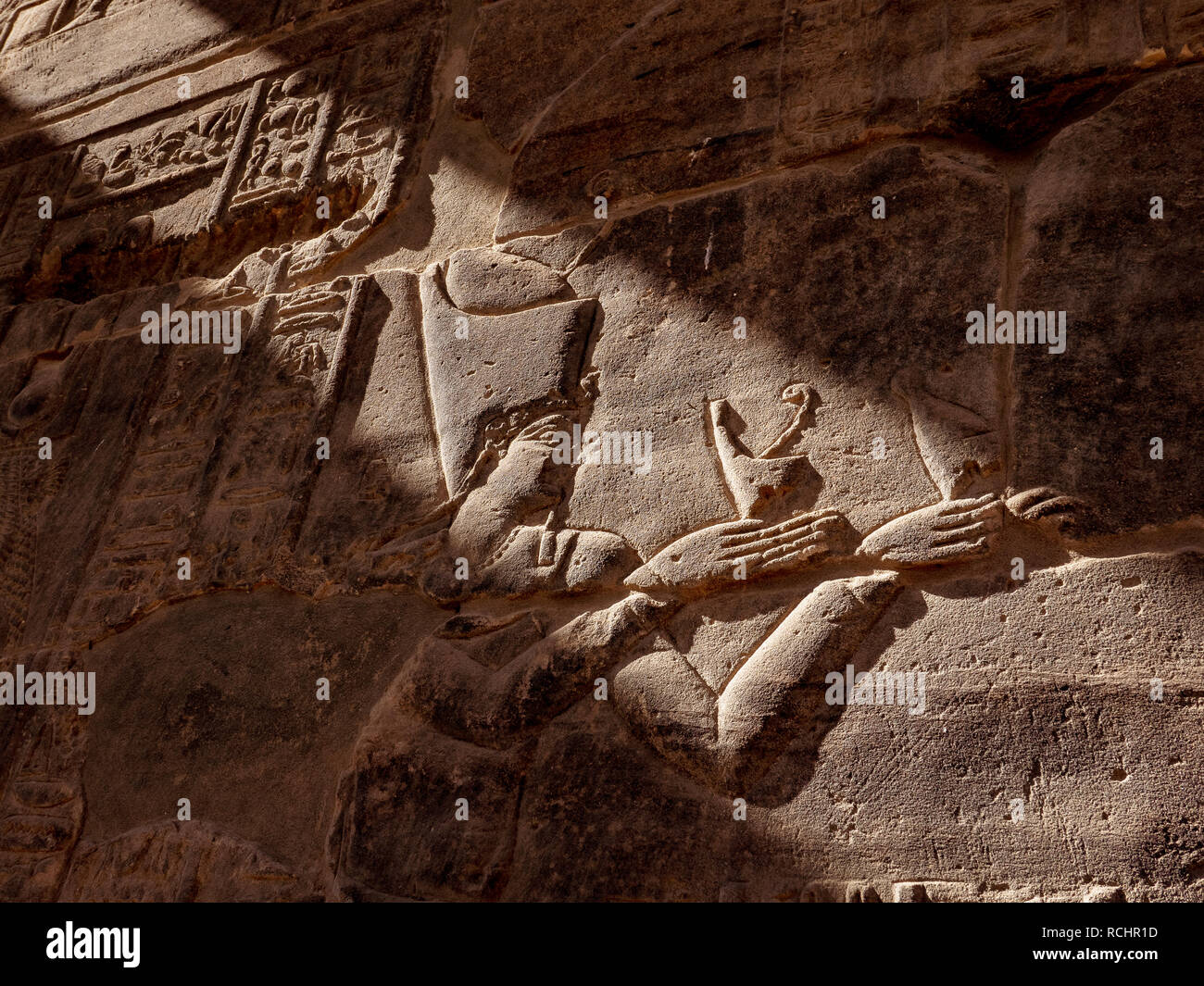 Hyeroglyph Darstellung Göttin Isis in Philae Tempel in Assuan Ägypten Stockfoto