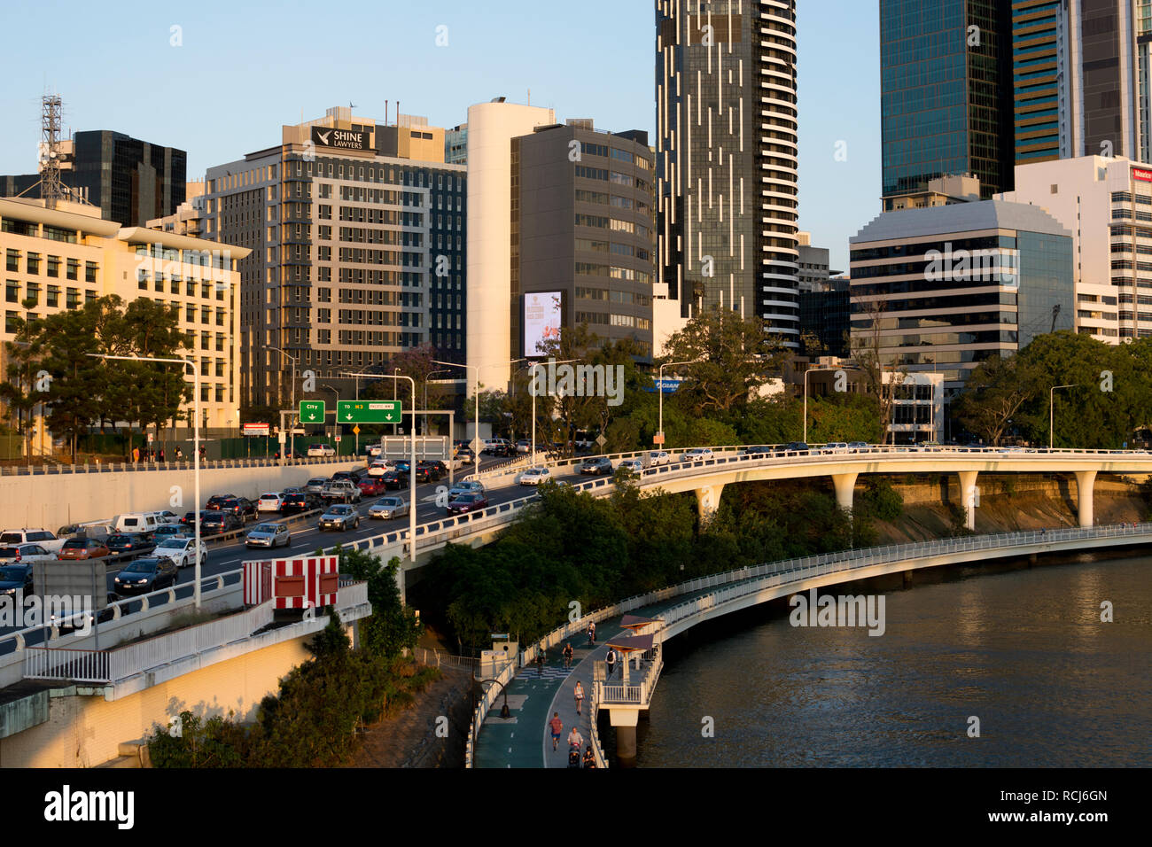 Riverside Expressway und cycleway/Gehweg, North Quay, Brisbane, Queensland, Australien Stockfoto