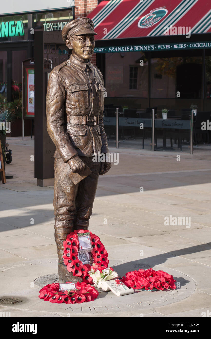 Hereford, Großbritannien. Eine Bronzestatue des Bildhauers Jemma Pearson von lokalen Soldat L/Cpl Allan Lewis, VC, in Aktion in Frankreich, 1918 getötet Stockfoto