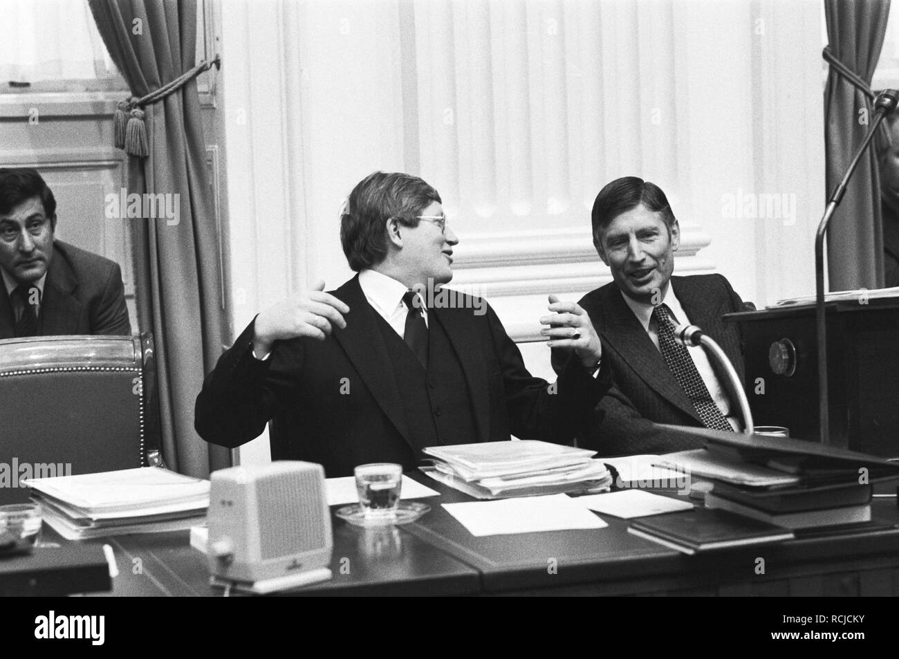 Algemene beschouwingen Tweede Kamer v.l.n.r. Minister De Ruiter (Justitie), Mi, Bestanddeelnr 929-9449. Stockfoto