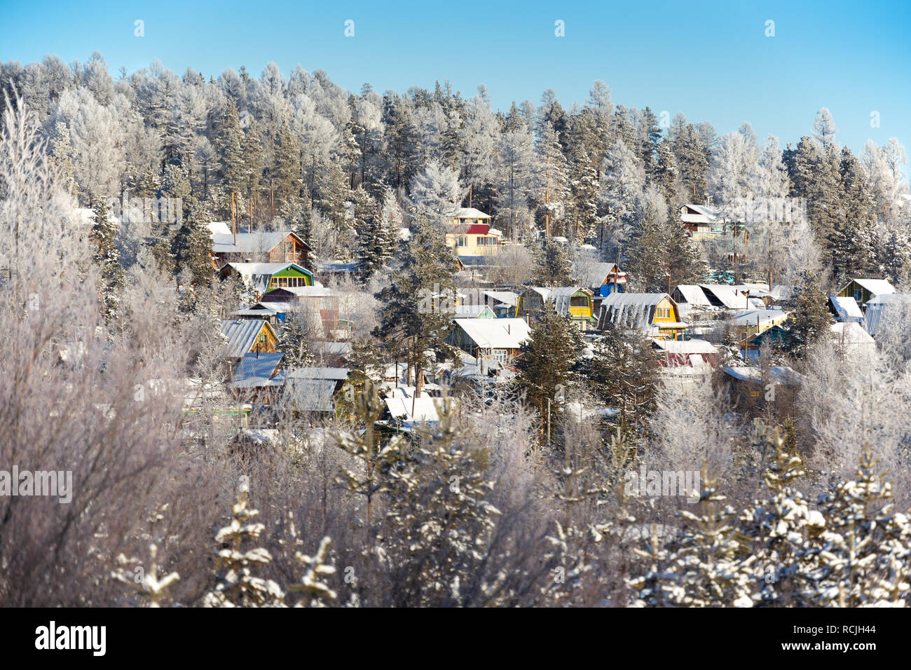 Holiday Village im Winter im Süden Jakutien, Russland Stockfoto