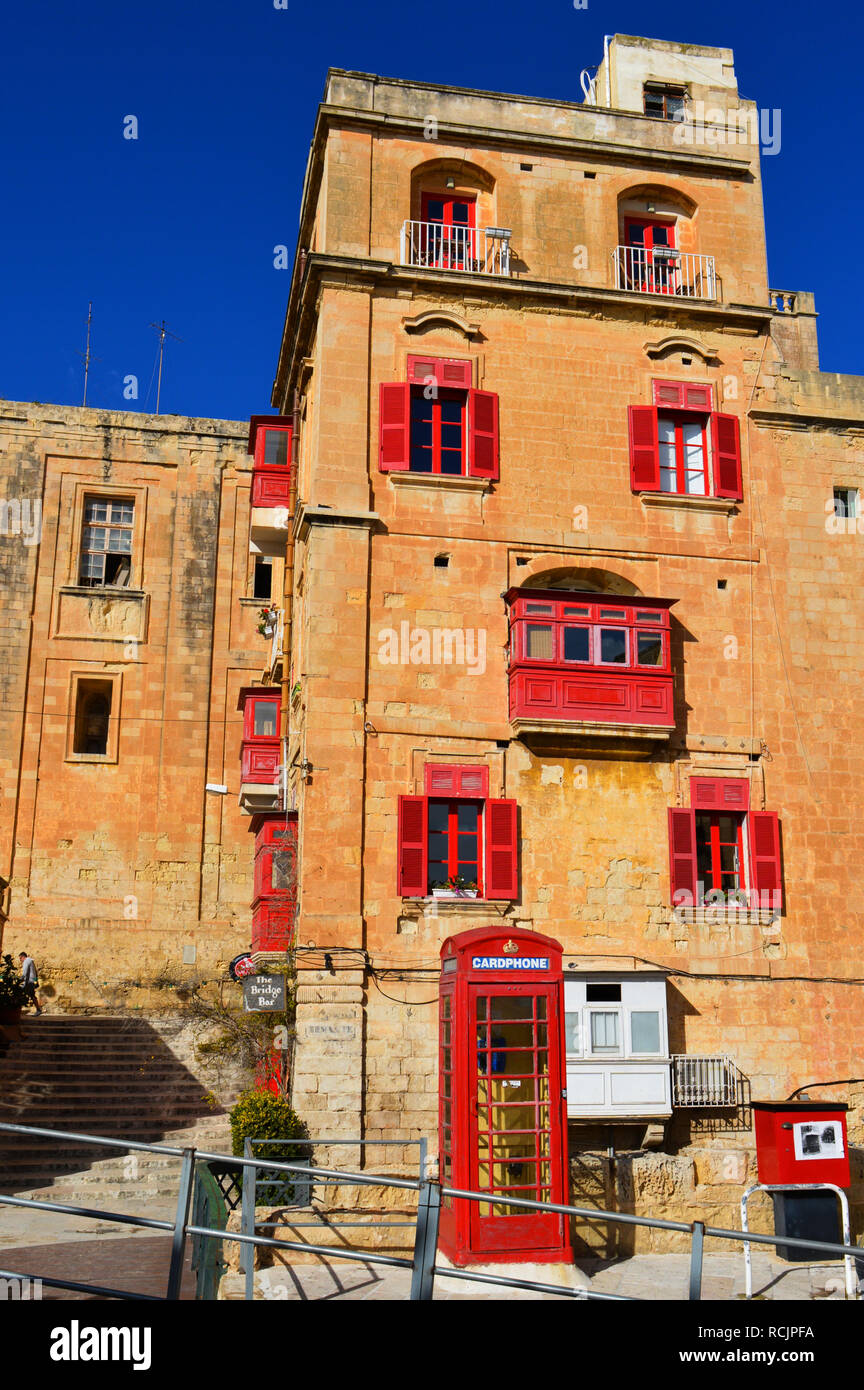 Rotes Fenster in Valetta Stockfoto