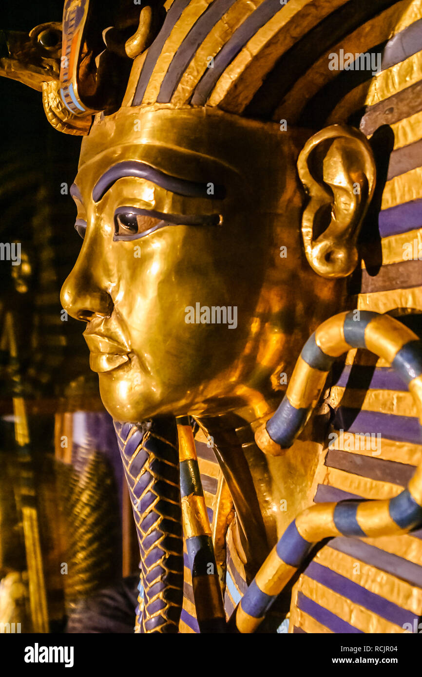 Kultige gold Grabkunst Maske des jungen Königs aus dem Grab des Tutanchamun im Museum ägyptischer Altertümer (Museum Kairo), Kairo, Ägypten Stockfoto