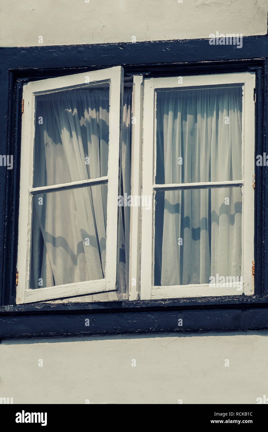 Fenster öffnen Stockfoto